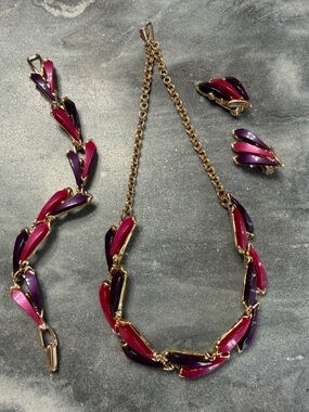 Vintage Gold Pink Purple Moonglow Lucite thermoset Necklace Bracelet Earring Set
